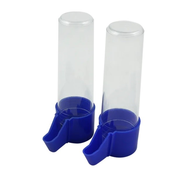 Beverino per uccelli in plastica resistente con beccuccio ergonomico